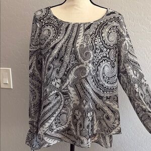 WHBM Women's Black and White Relaxed Long Sleeve Blouse Light Weight Size 10